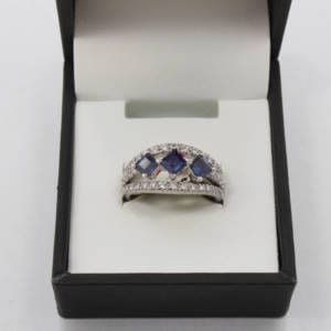 Diamond, Sapphire & Gold Ring (0.14 Carats/ SPH-0.92 Carats) Unique Offerings